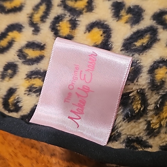 Makeup Eraser-Leopard Print - Picture 4 of 4
